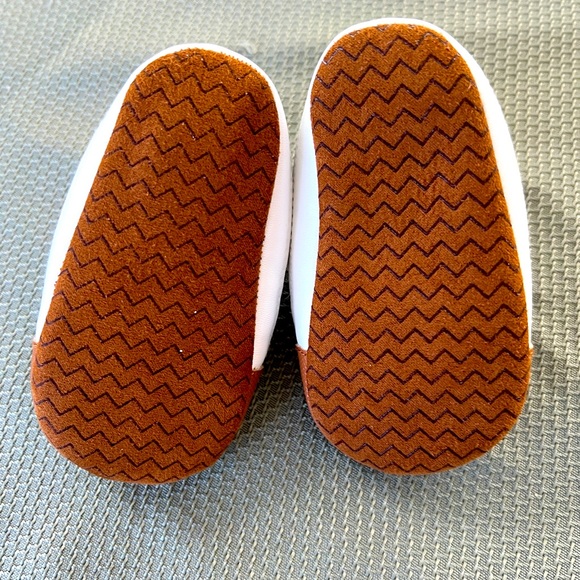 Infant slip-on loafers: size 6-9 months - Picture 2 of 3